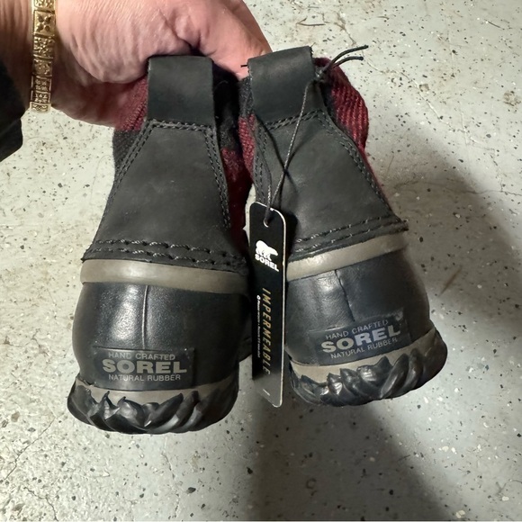 NWT Sorel Out N About Plaid Lace Up Rain Booties red black boots - Picture 6 of 8